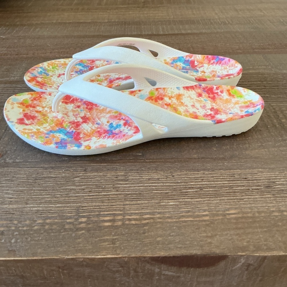 Crocs Kadee ll Colorful Graphic Insole Tie-Dye Flip Flops - Picture 3 of 5